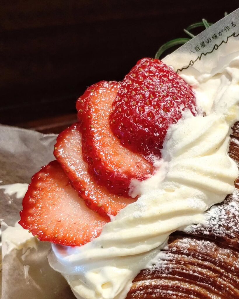 八百屋の嫁が作る momovege（モモベジ） 京都店のクロワッサンのいちご