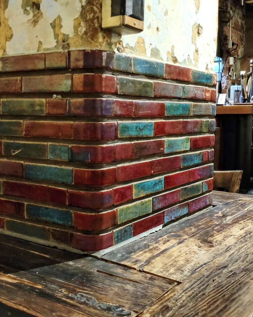 INDÉPENDANTS(アンデパンダン)の店内の泰山タイル