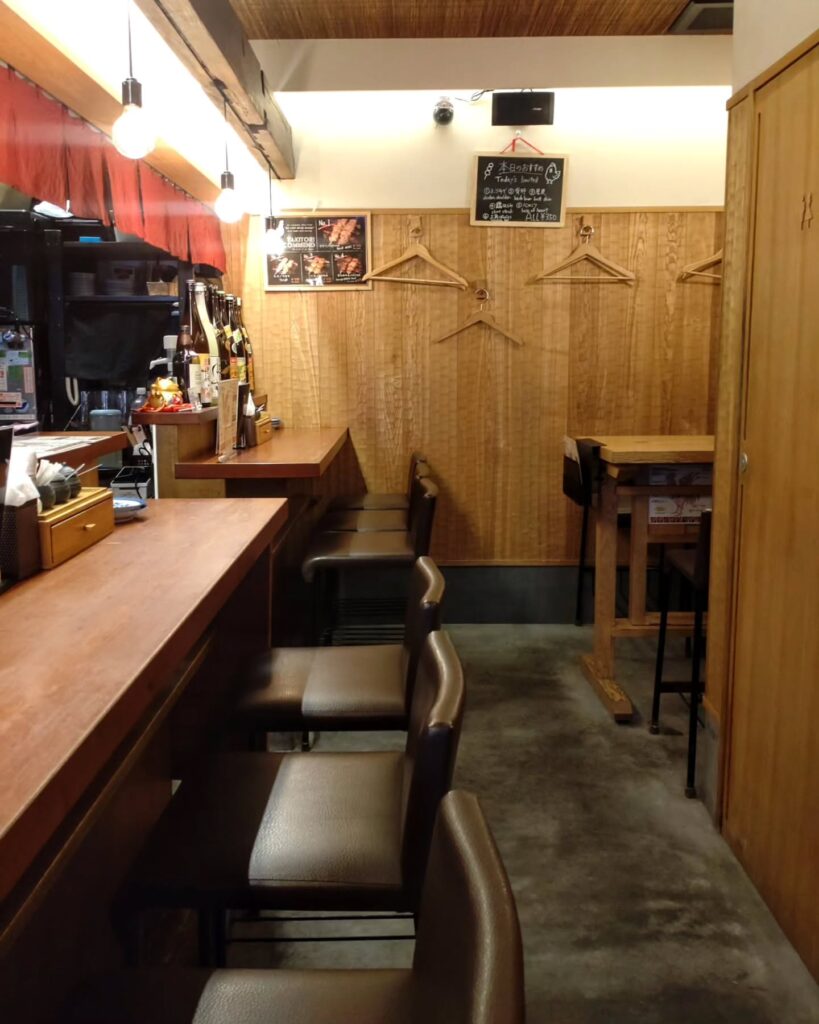 焼鳥 かなざわ 六角店の店内のカウンター席