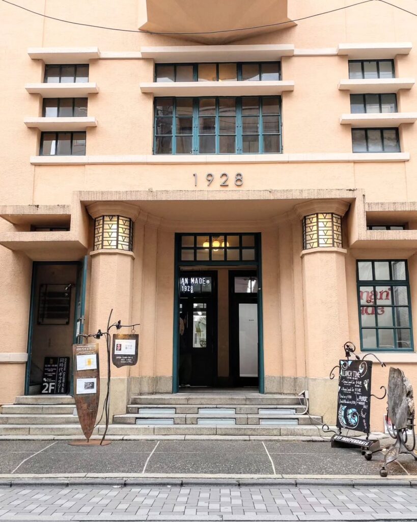 INDÉPENDANTS(アンデパンダン)のビルの外観