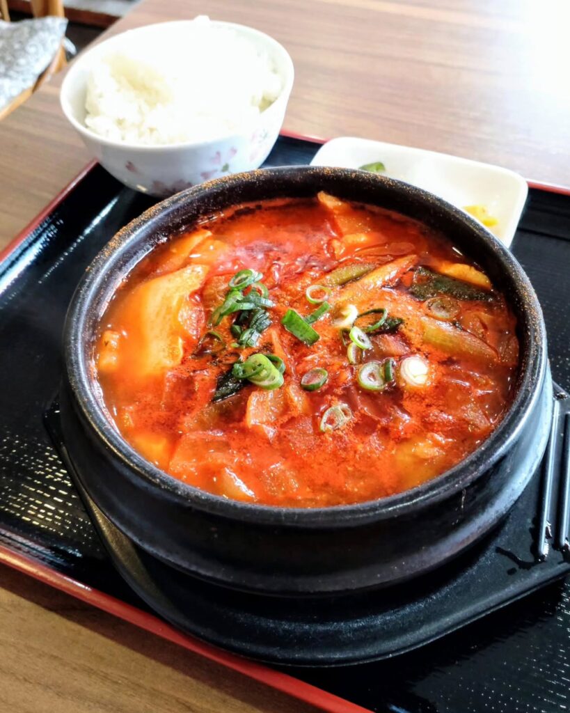 cafe HEBARAGI(カフェ ヘバラギ)の海鮮スンドゥブチゲランチ - 京都市役所前ランチめぐり cafe HEBARAGI(カフェ ヘバラギ)の海鮮スンドゥブチゲランチ