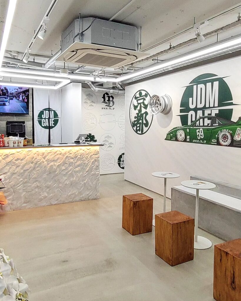 JDM CAFE 京都店の店内
