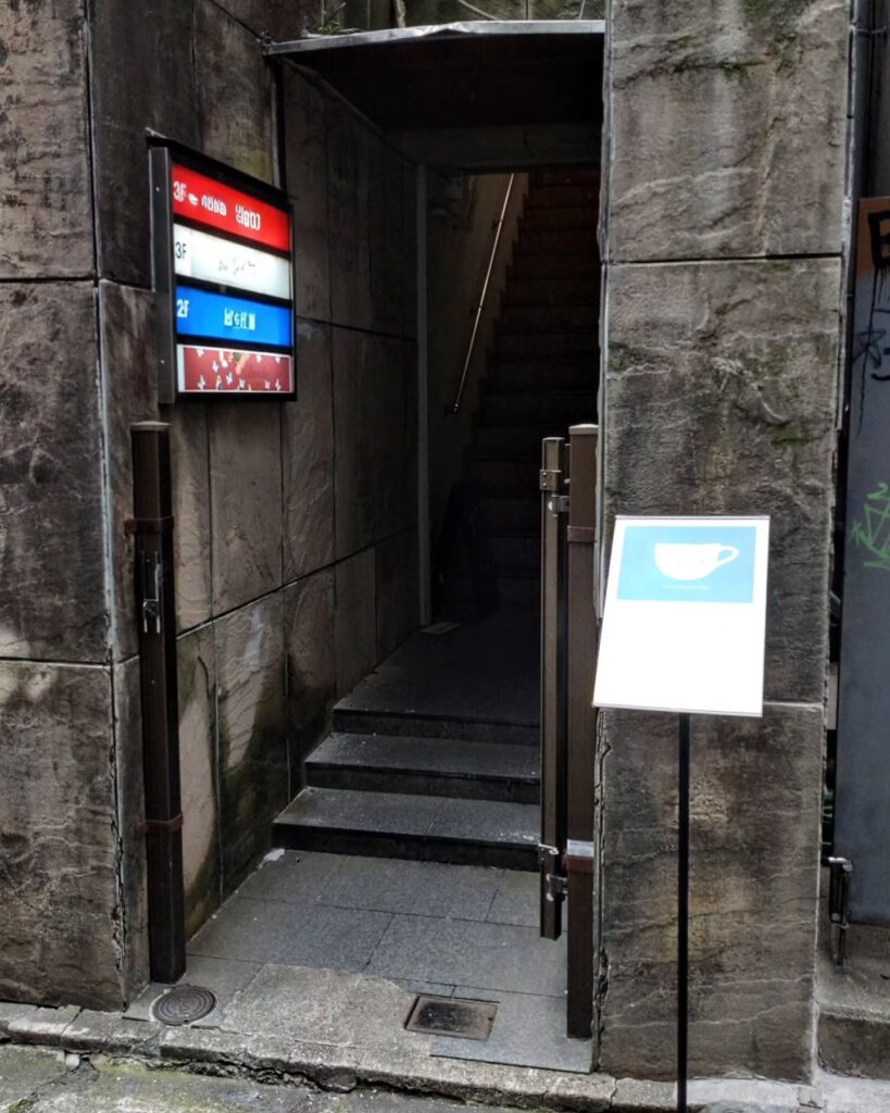 Salon de the SALUT(サロン・ド・テ・サリュ) 京都のお店の外観 - 京都市役所前ランチめぐり Salon de the SALUT(サロン・ド・テ・サリュ) 京都のお店の外観