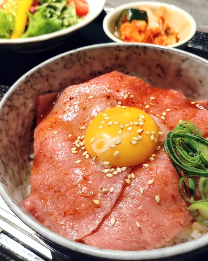 京・黒桜のの月見丼 - 京都市役所前ランチめぐり 京・黒桜のの月見丼