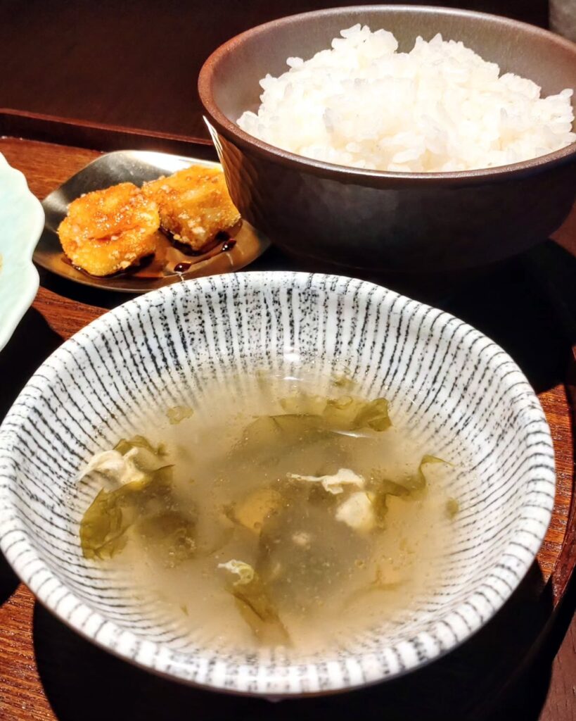 尽膳口福（つくぜんこうふく）の麻辣湯ランチのごはんとスープ